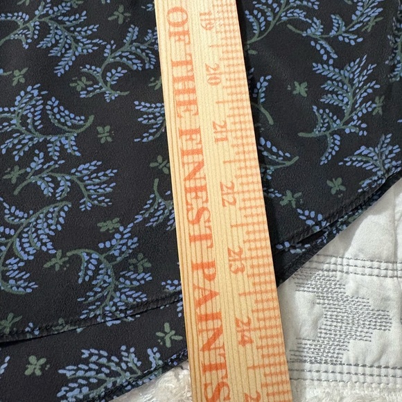 Veronica Beard Black Clarke Silk Blouse. Button Back, Leg of Mutton Sleeves. - Picture 13 of 16